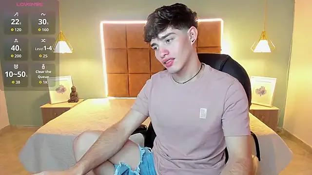 AlejooTwink on StripChat