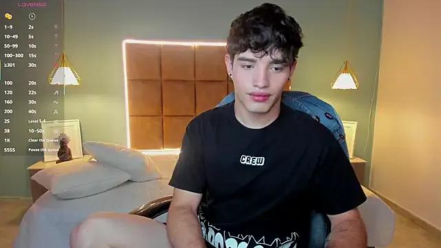 AlejooTwink on StripChat