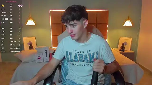 AlejooTwink on StripChat