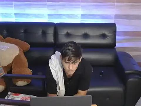 Alex_mojica on StripChat