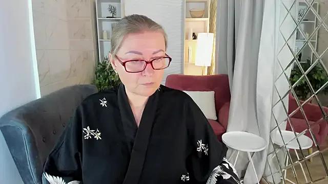 AlexandraKind on StripChat