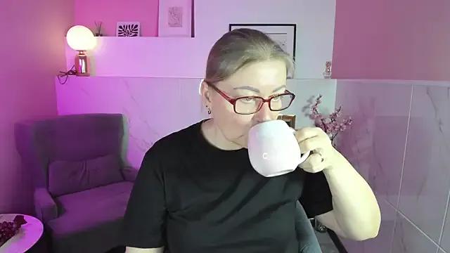 AlexandraKind on StripChat