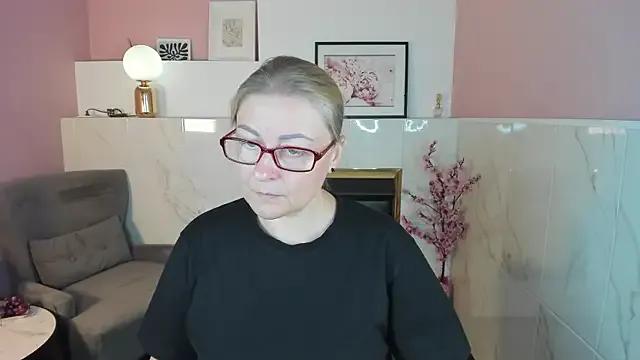 AlexandraKind on StripChat