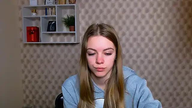 AliceFlirtt_ on StripChat