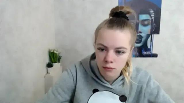 AliceFlirtt_ on StripChat