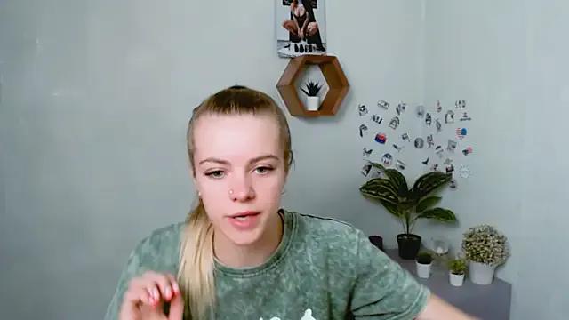 AliceFlirtt_ on StripChat