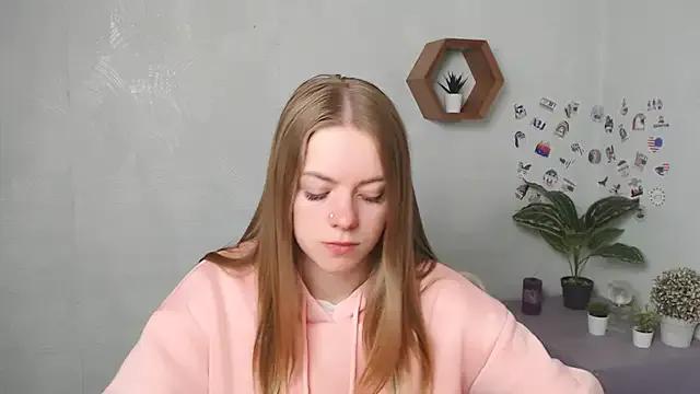 AliceFlirtt_ on StripChat