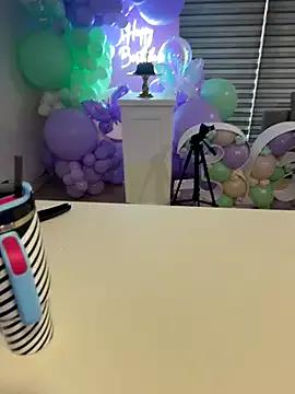 Alirawrz on StripChat