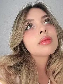 Alirawrz on StripChat