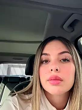 Alirawrz on StripChat