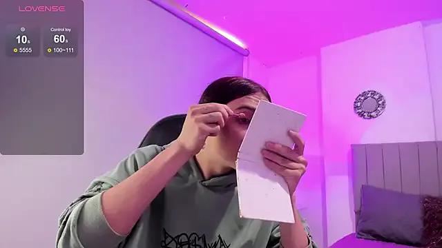 Almaazz on StripChat