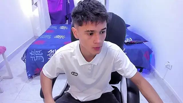 Aron_Boyy on StripChat