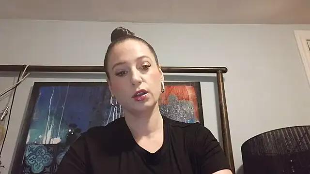 Audrey_hotty — get naked and oil up my body