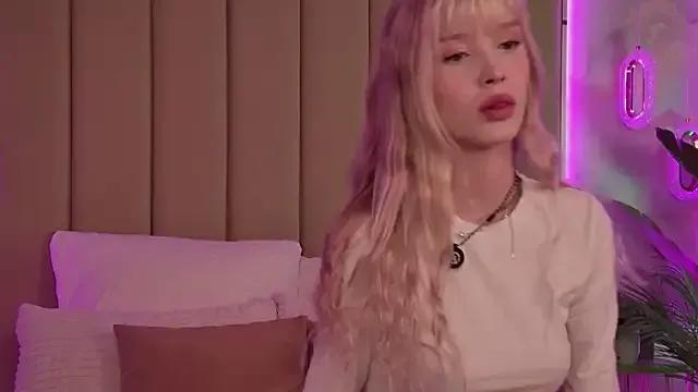 BellaSecrett — lick cock