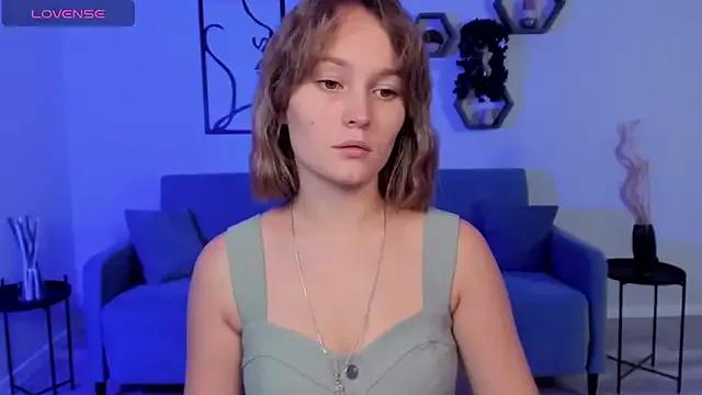 BritnieCute on StripChat