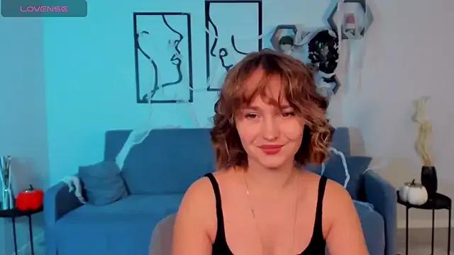 BritnieCute on StripChat