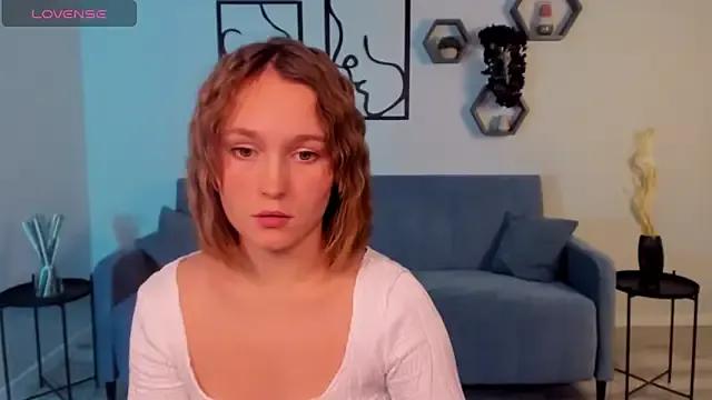 BritnieCute on StripChat