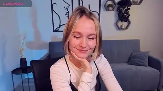 BritnieCute on StripChat