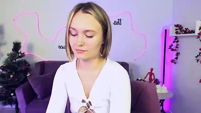 BritnieCute on StripChat