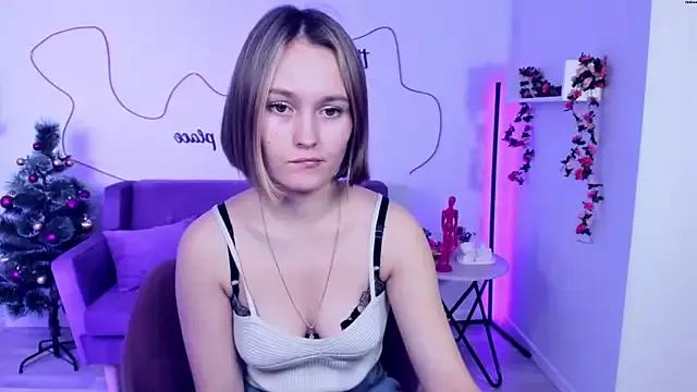 BritnieCute on StripChat