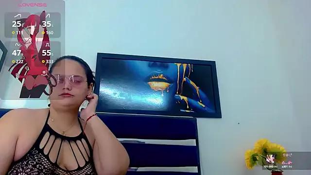 brunnette_hot on StripChat