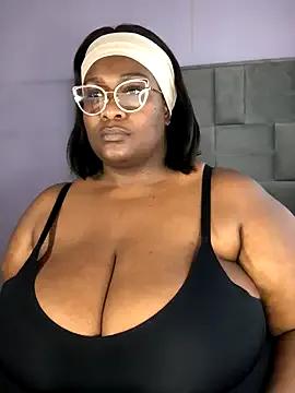 bustytitsxxx on StripChat