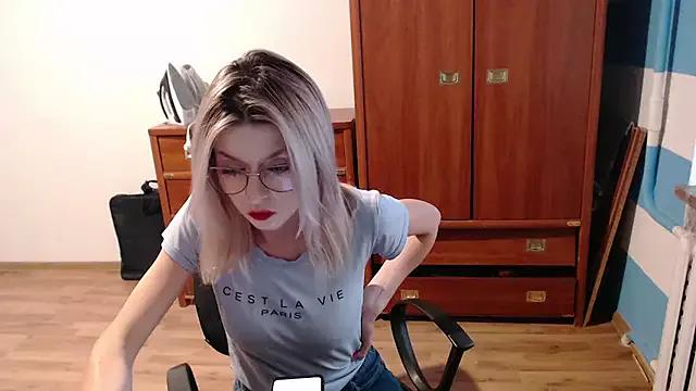 Butterfly_Lily on StripChat