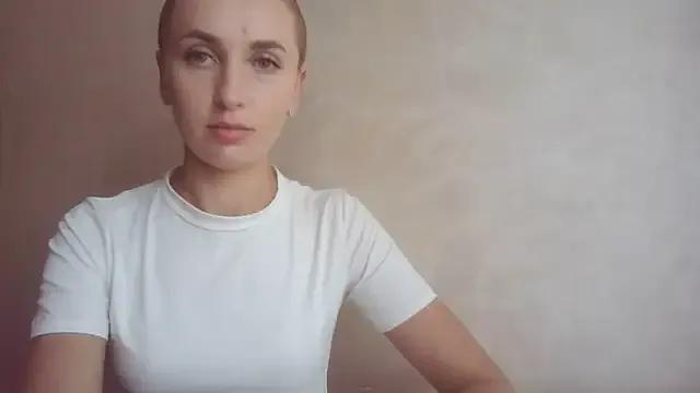 CaitlinaJayne23 on StripChat