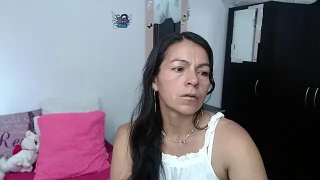 camilavargas_ on StripChat