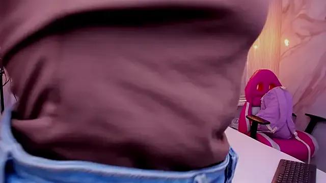 Carohorny4u on StripChat