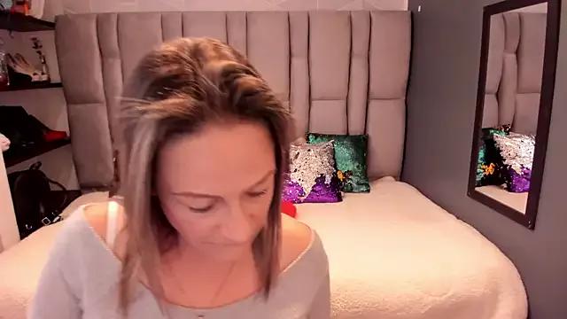 Charlot_milf on StripChat