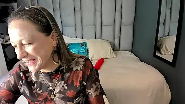 Charlot_milf on StripChat