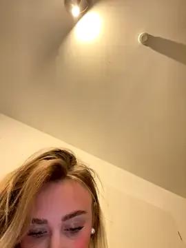 CherryEmmy on StripChat