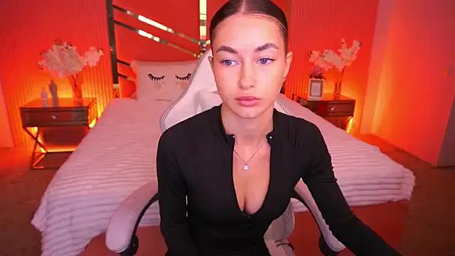 CherryyLulu on StripChat