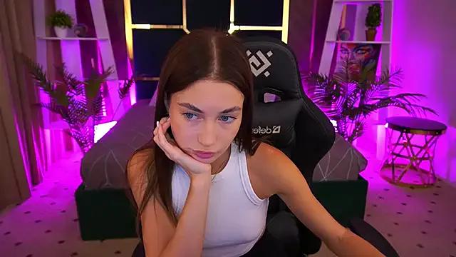 CherryyLulu on StripChat