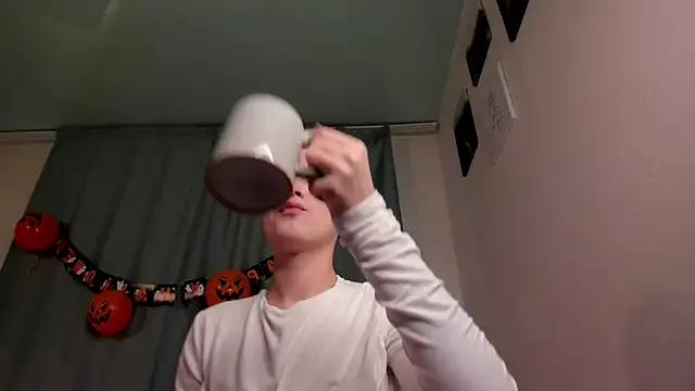 Chloeee4200 on StripChat