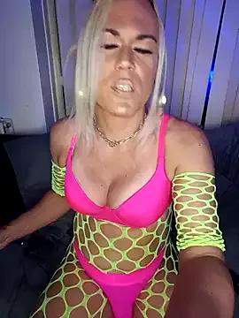 Connie_Pepper on StripChat