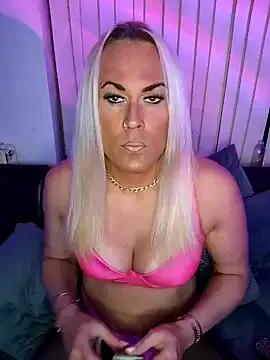 Connie_Pepper on StripChat