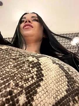 CrazzyChicks on StripChat