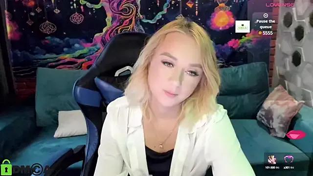 CrystalGirl99 on StripChat