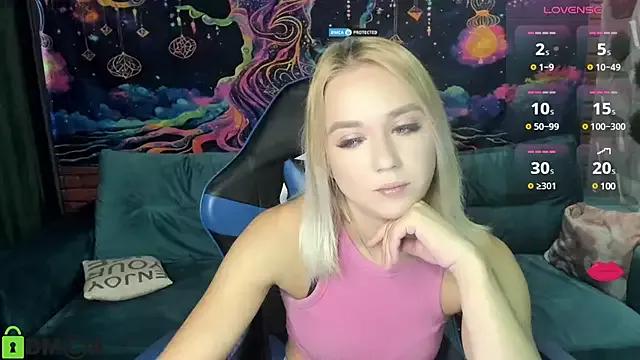 CrystalGirl99 on StripChat