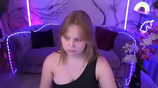 CrystallPaws on StripChat