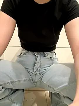 Cumonmme on StripChat