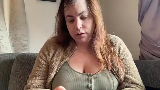 cumwithmee3 on StripChat