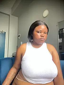 Curveysinaa on StripChat