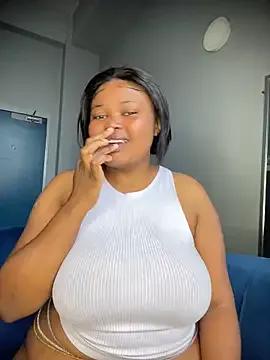 Curveysinaa on StripChat