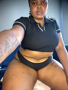 Curveysinaa on StripChat