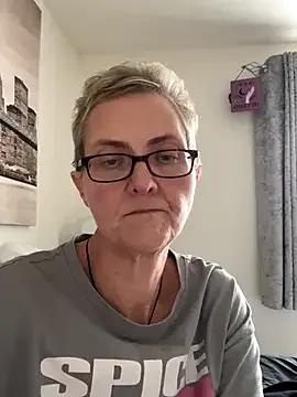 Curvy-Jinx on StripChat