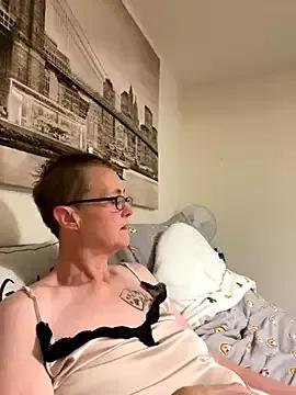 Curvy-Jinx on StripChat