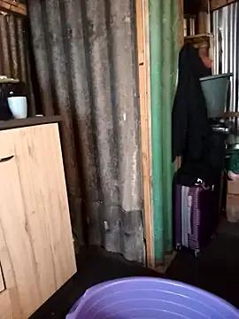 curvyloneah75 on StripChat